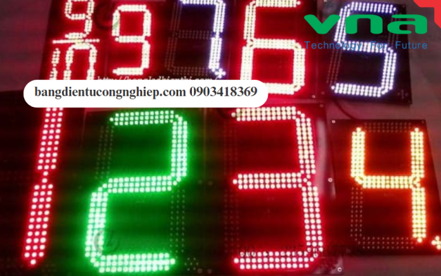 Bảng điện tử LED hiện tỷ số trên sân bóng